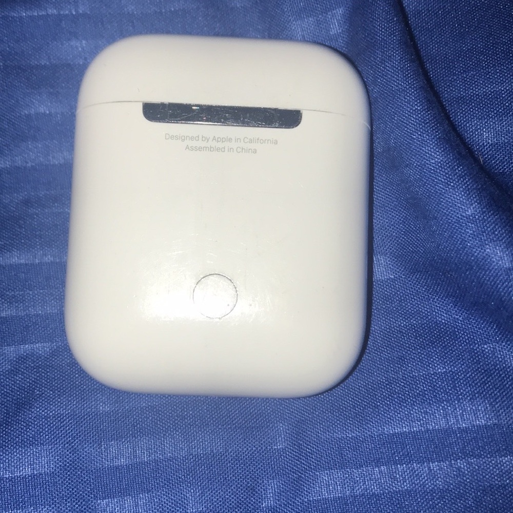 AirPods - Picture 3 of 3
